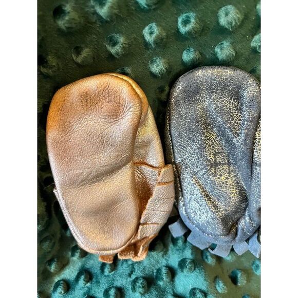 Freshly Picked Moccasins Size 2 1/2 2.5 dark pewter grey metallic shoes - Picture 3 of 4